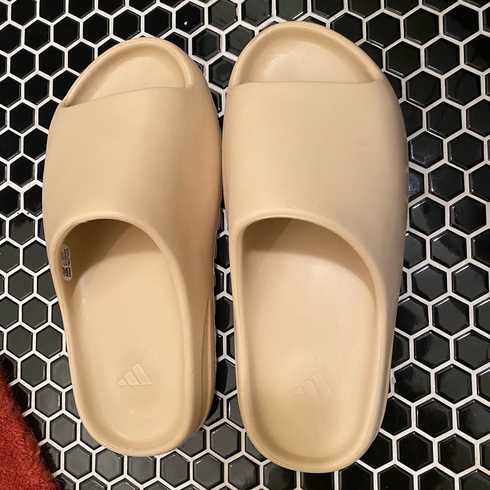 Yeezy Slide Desert Sand